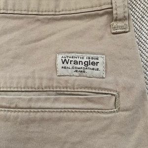 Men’s Wrangler Khaki Shorts- Size 32 regular